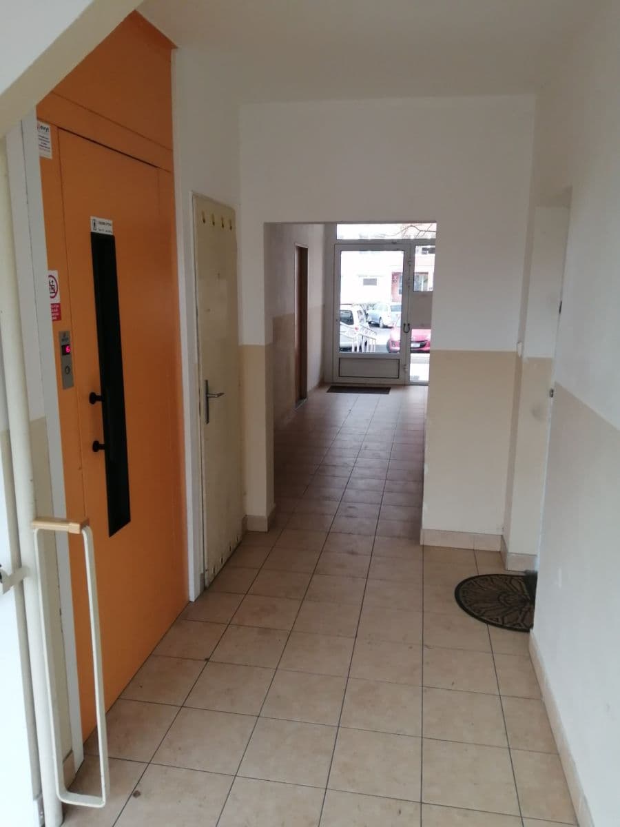 Prenájom bytu 1-izbový 41 m², Lovosická, Praha, Praha Prenájom bytu 1-izbový 41 m², Lovosická, Praha, Praha