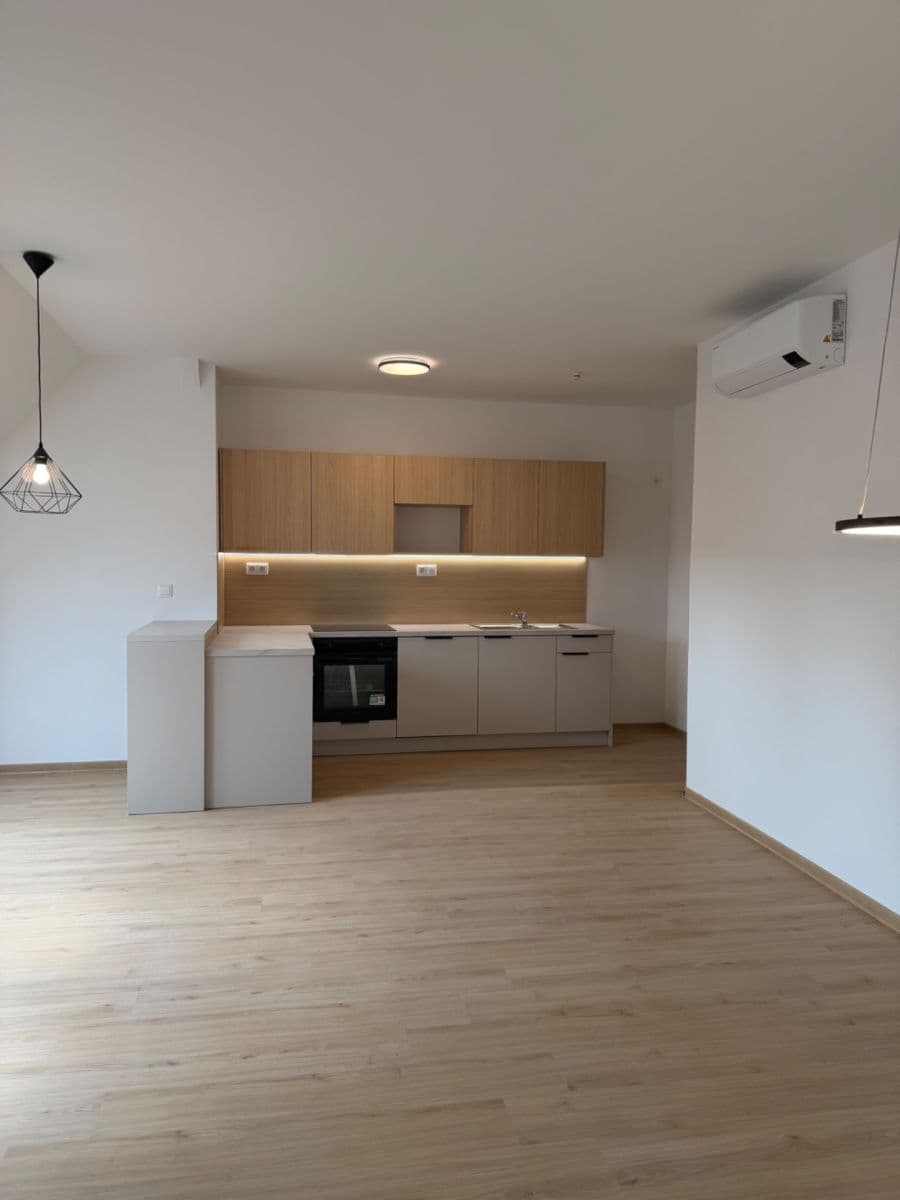 Prenájom bytu 3-izbový 94 m², Horova, Ústí nad Labem, Ústecký kraj Prenájom bytu 3-izbový 94 m², Horova, Ústí nad Labem, Ústecký kraj