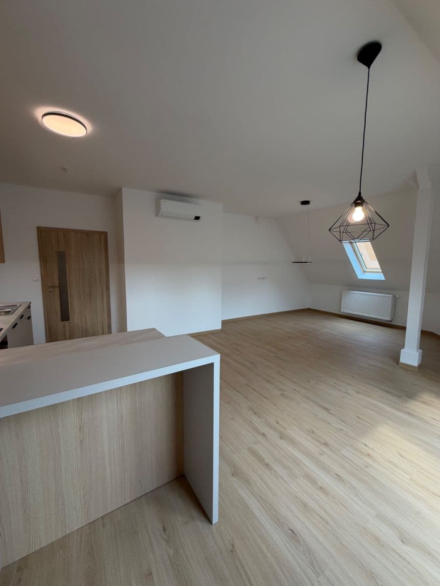 Prenájom bytu 3-izbový 94 m², Horova, Ústí nad Labem, Ústecký kraj Prenájom bytu 3-izbový 94 m², Horova, Ústí nad Labem, Ústecký kraj