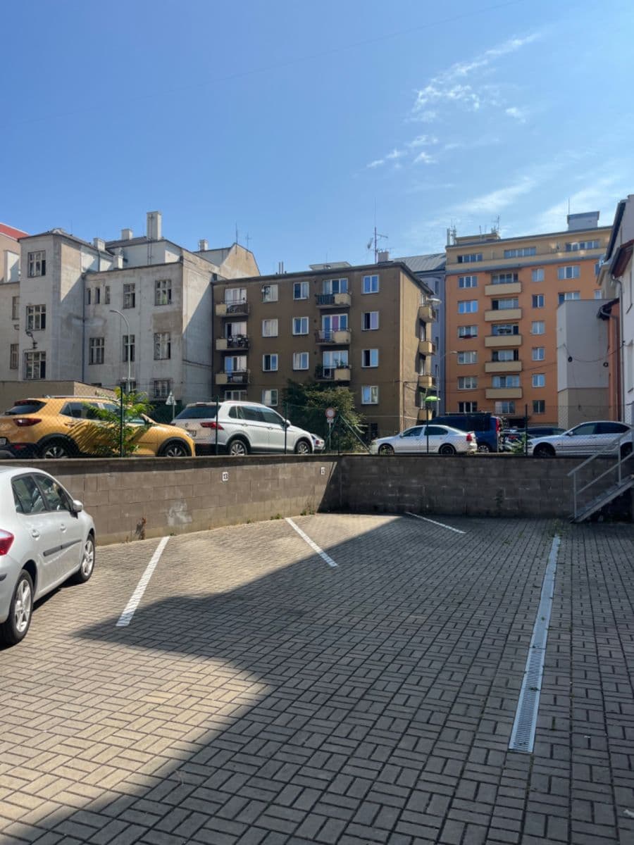 Prenájom bytu 3-izbový 94 m², Horova, Ústí nad Labem, Ústecký kraj Prenájom bytu 3-izbový 94 m², Horova, Ústí nad Labem, Ústecký kraj