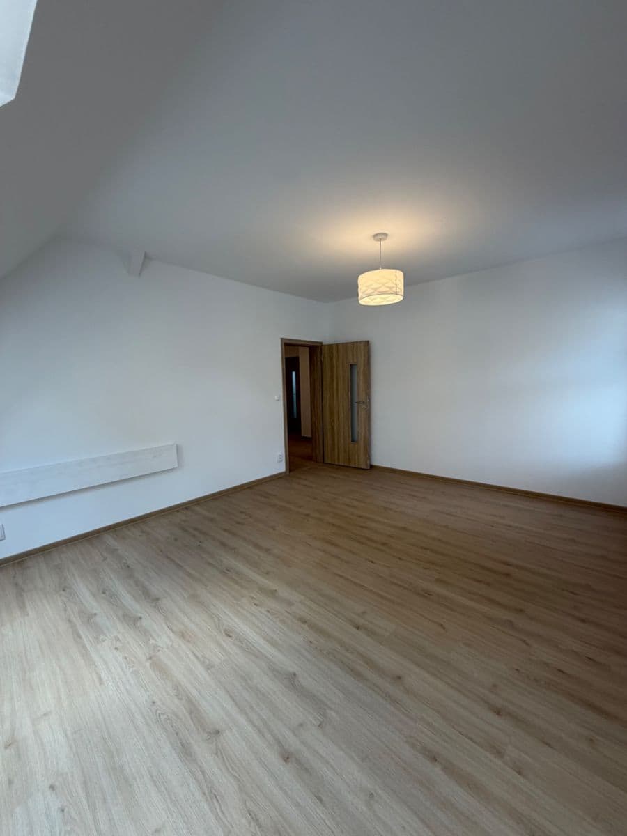 Prenájom bytu 3-izbový 94 m², Horova, Ústí nad Labem, Ústecký kraj Prenájom bytu 3-izbový 94 m², Horova, Ústí nad Labem, Ústecký kraj