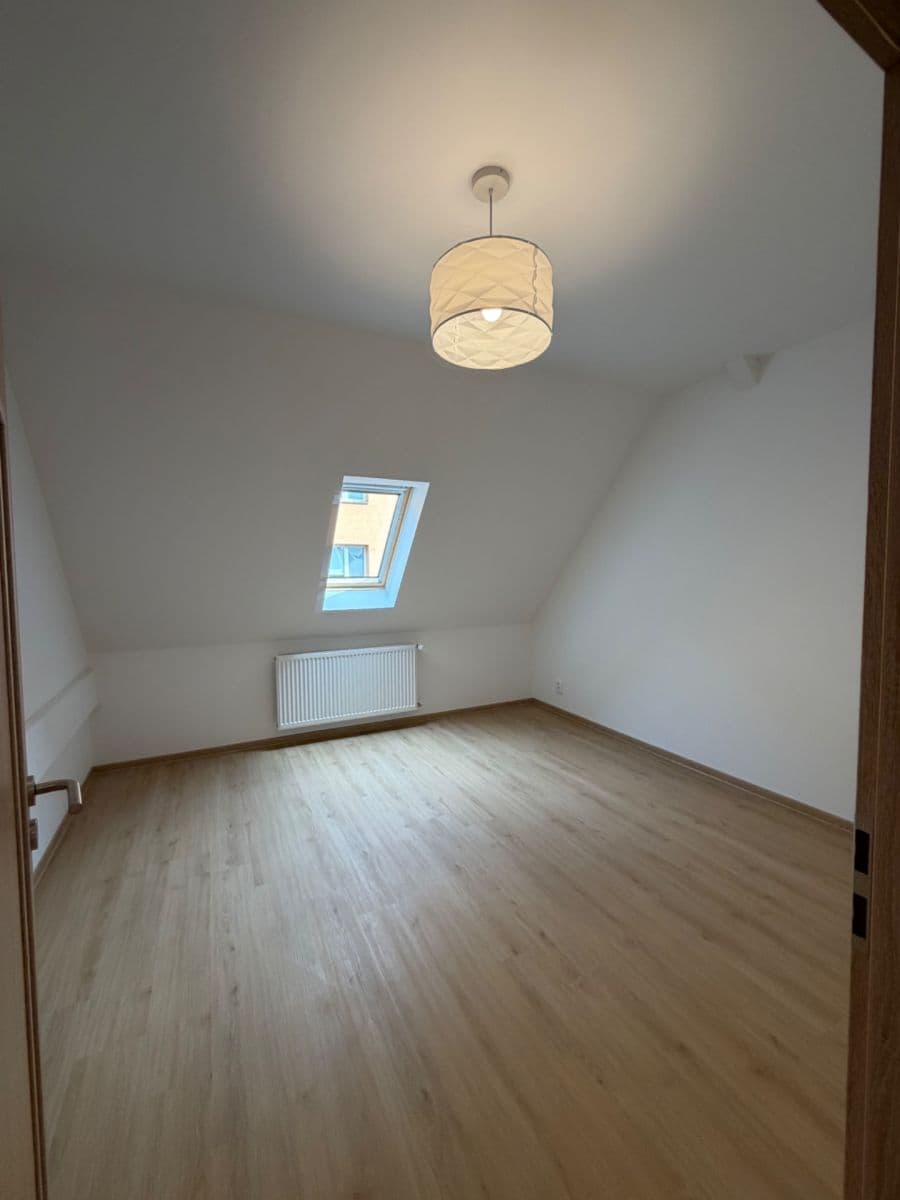 Prenájom bytu 3-izbový 94 m², Horova, Ústí nad Labem, Ústecký kraj Prenájom bytu 3-izbový 94 m², Horova, Ústí nad Labem, Ústecký kraj
