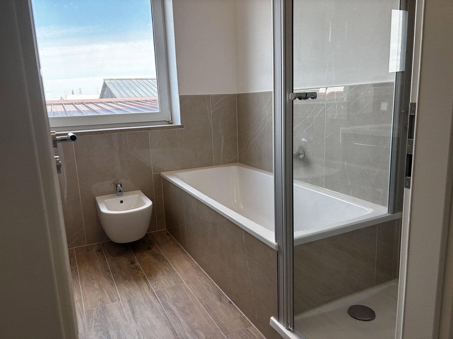 Prenájom kancelárie 115 m², Gilching, Bavorsko Prenájom kancelárie 115 m², Gilching, Bavorsko
