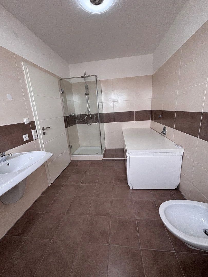 Prenájom bytu 7-izbový 245 m², Gilching, Bavorsko Prenájom bytu 7-izbový 245 m², Gilching, Bavorsko