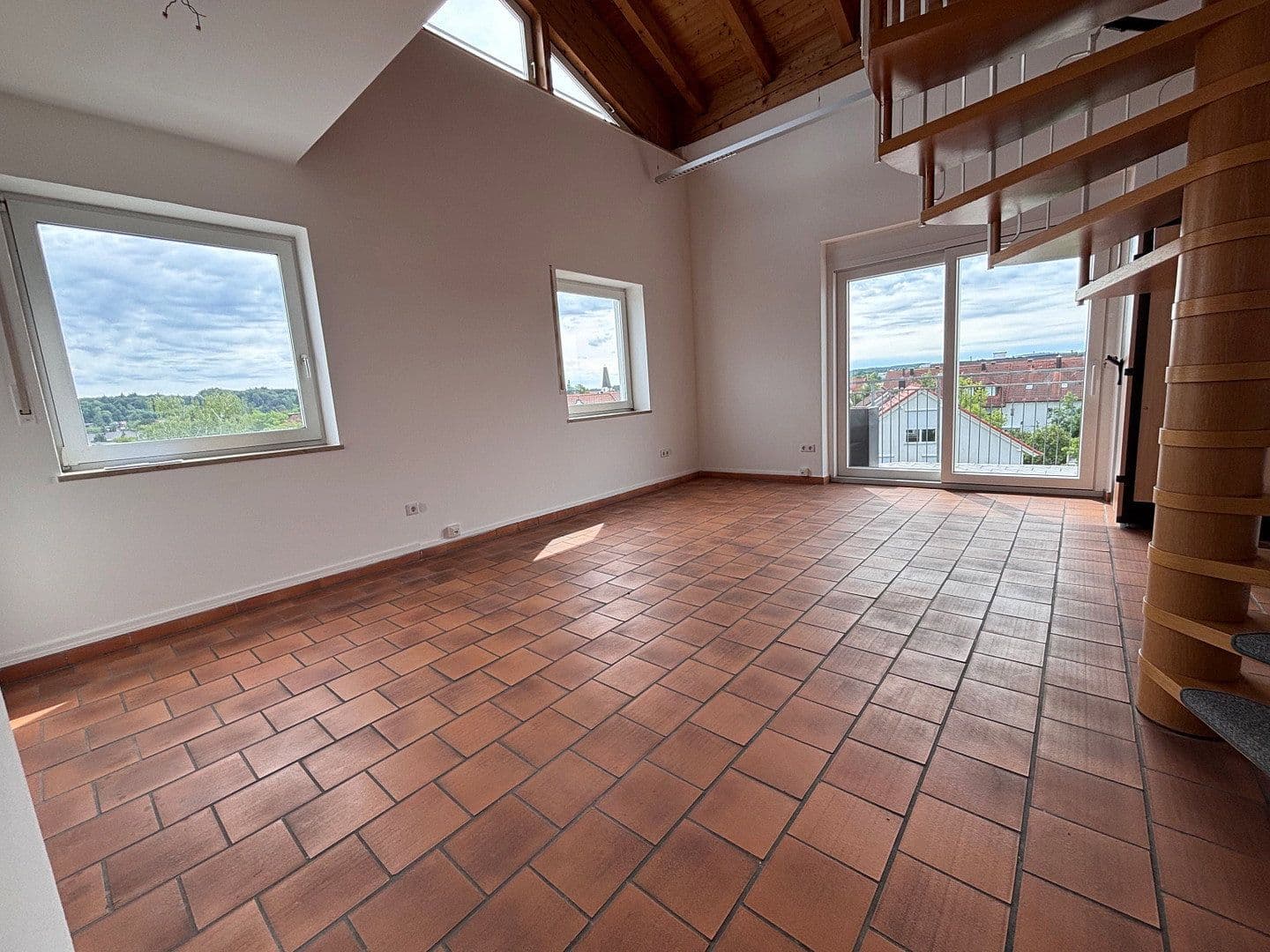 Prenájom bytu 7-izbový 245 m², Gilching, Bavorsko Prenájom bytu 7-izbový 245 m², Gilching, Bavorsko