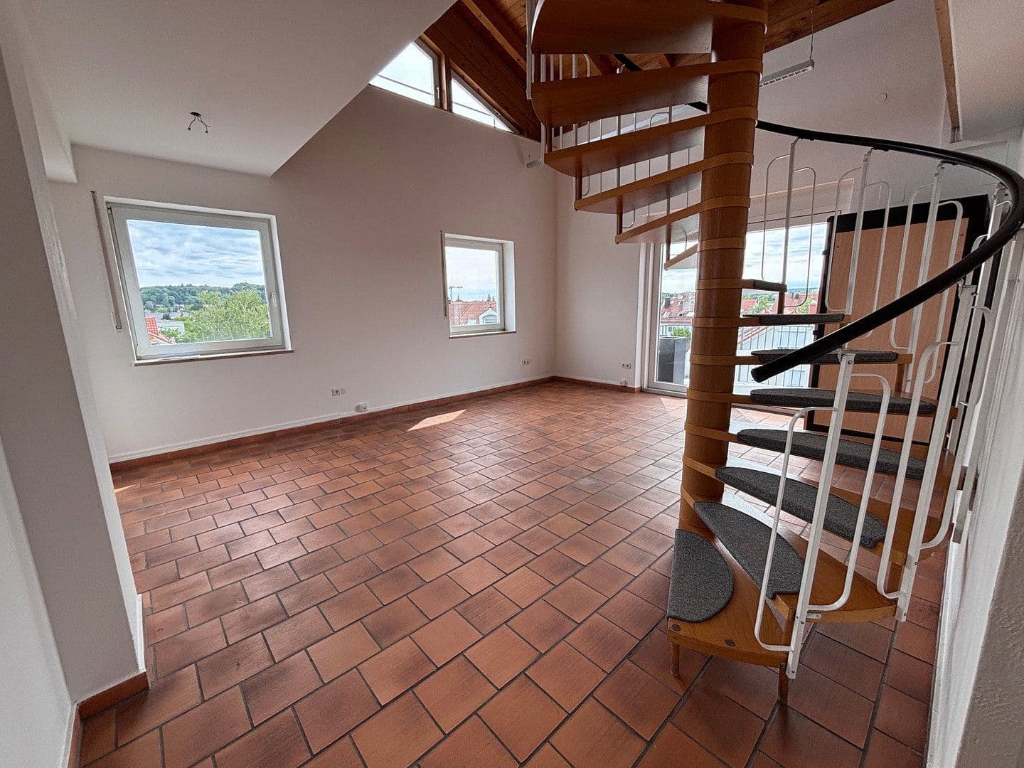 Prenájom bytu 7-izbový 245 m², Gilching, Bavorsko Prenájom bytu 7-izbový 245 m², Gilching, Bavorsko