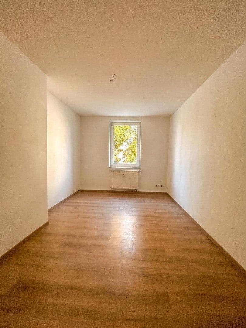 Prenájom bytu 4-izbový 88 m², Bernburger Straße 16, Dessau-Roßlau, Sasko-Anhaltsko Prenájom bytu 4-izbový 88 m², Bernburger Straße 16, Dessau-Roßlau, Sasko-Anhaltsko