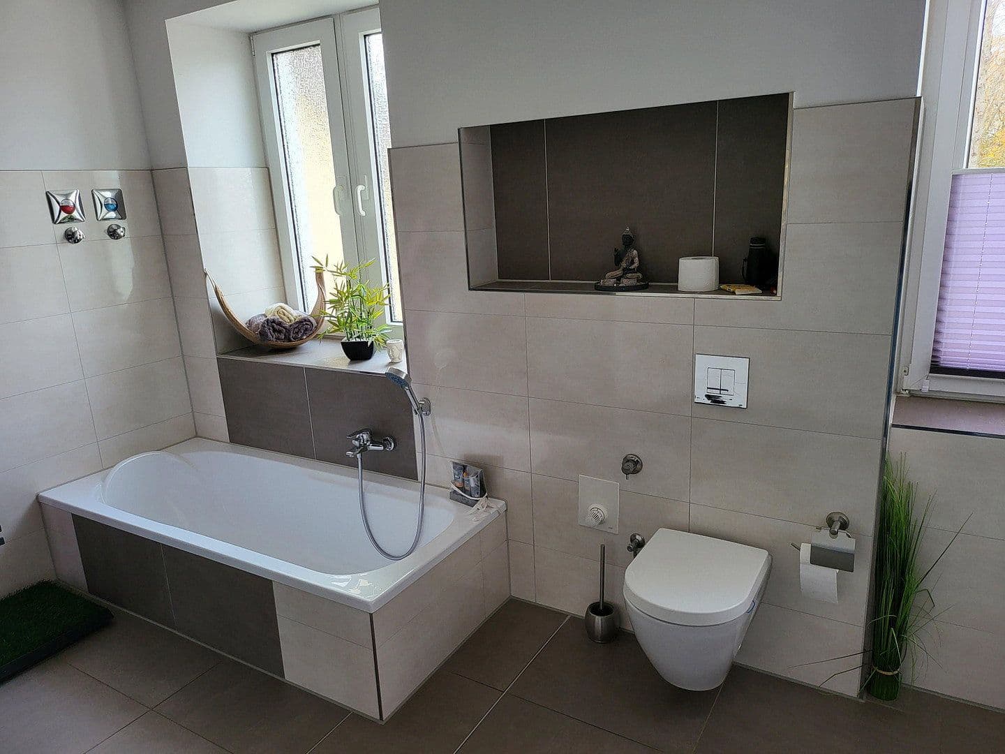 Prenájom bytu 4-izbový 200 m², Waldenburger Straße 87, Glauchau, Sasko Prenájom bytu 4-izbový 200 m², Waldenburger Straße 87, Glauchau, Sasko