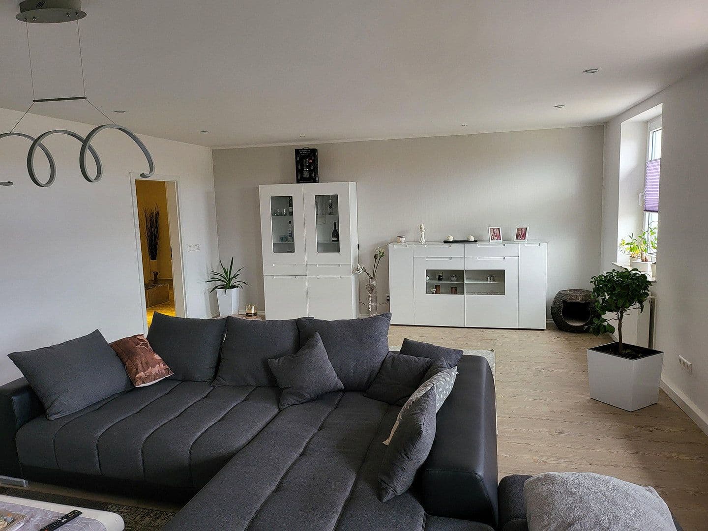 Prenájom bytu 4-izbový 200 m², Waldenburger Straße 87, Glauchau, Sasko Prenájom bytu 4-izbový 200 m², Waldenburger Straße 87, Glauchau, Sasko