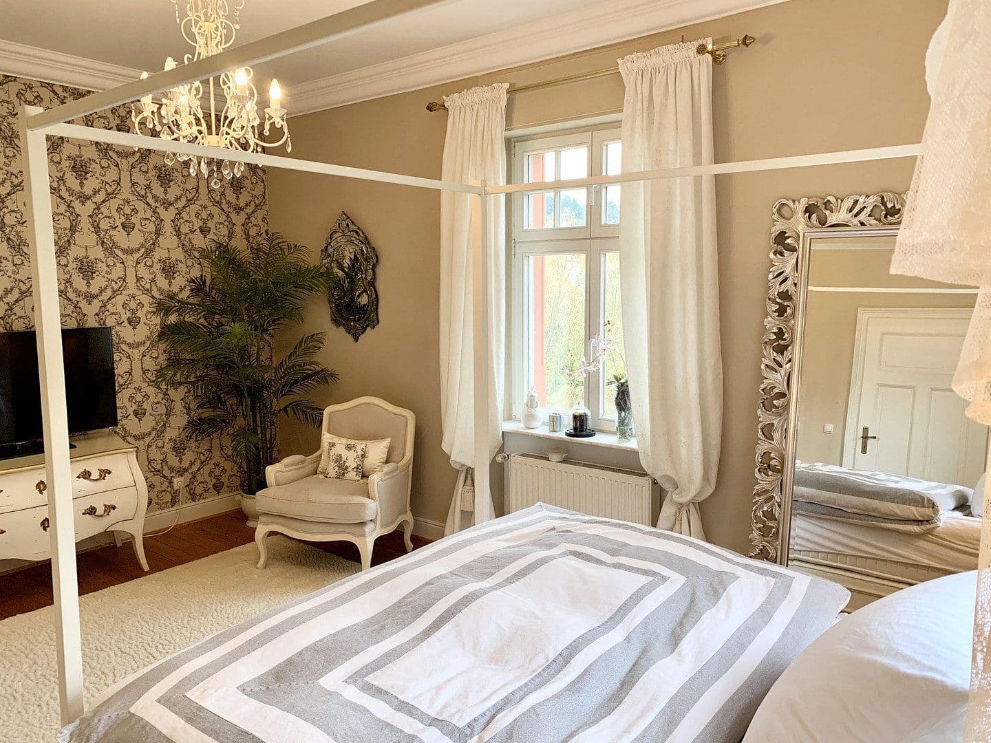 Predaj domu 226 m², pozemok 3.169 m², Neumagen-Dhron, Porýnie-Falcko Predaj domu 226 m², pozemok 3.169 m², Neumagen-Dhron, Porýnie-Falcko