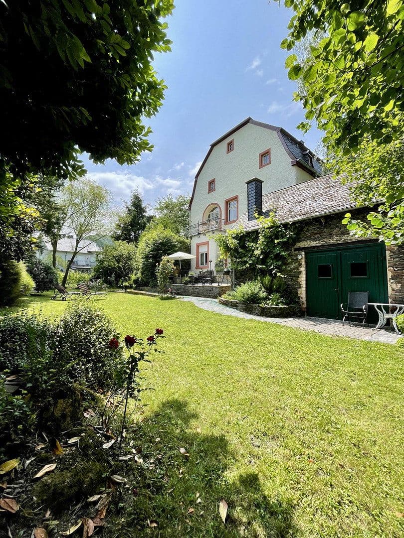 Predaj domu 226 m², pozemok 3.169 m², Neumagen-Dhron, Porýnie-Falcko Predaj domu 226 m², pozemok 3.169 m², Neumagen-Dhron, Porýnie-Falcko