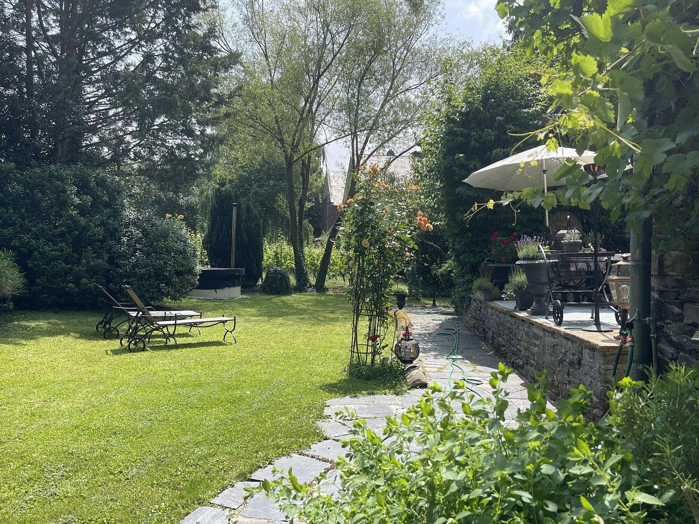 Predaj domu 226 m², pozemok 3.169 m², Neumagen-Dhron, Porýnie-Falcko Predaj domu 226 m², pozemok 3.169 m², Neumagen-Dhron, Porýnie-Falcko