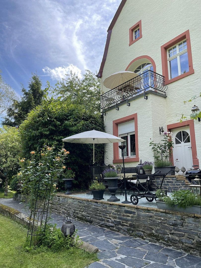 Predaj domu 226 m², pozemok 3.169 m², Neumagen-Dhron, Porýnie-Falcko Predaj domu 226 m², pozemok 3.169 m², Neumagen-Dhron, Porýnie-Falcko