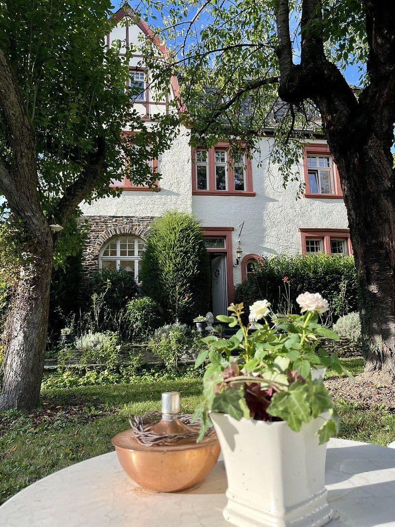Predaj domu 226 m², pozemok 3.169 m², Neumagen-Dhron, Porýnie-Falcko Predaj domu 226 m², pozemok 3.169 m², Neumagen-Dhron, Porýnie-Falcko