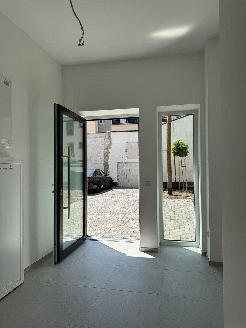 Prenájom bytu 3-izbový 121 m², Frankfurt am Main, Hesensko Prenájom bytu 3-izbový 121 m², Frankfurt am Main, Hesensko