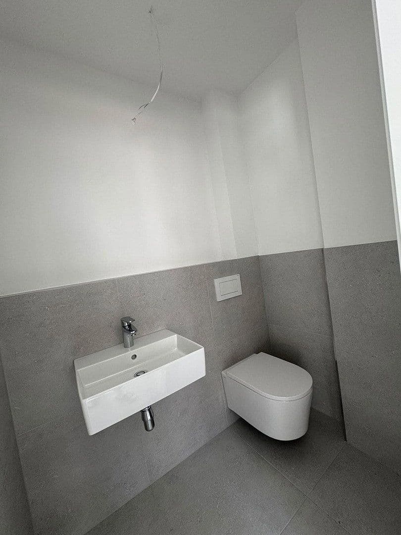 Prenájom bytu 3-izbový 121 m², Frankfurt am Main, Hesensko Prenájom bytu 3-izbový 121 m², Frankfurt am Main, Hesensko