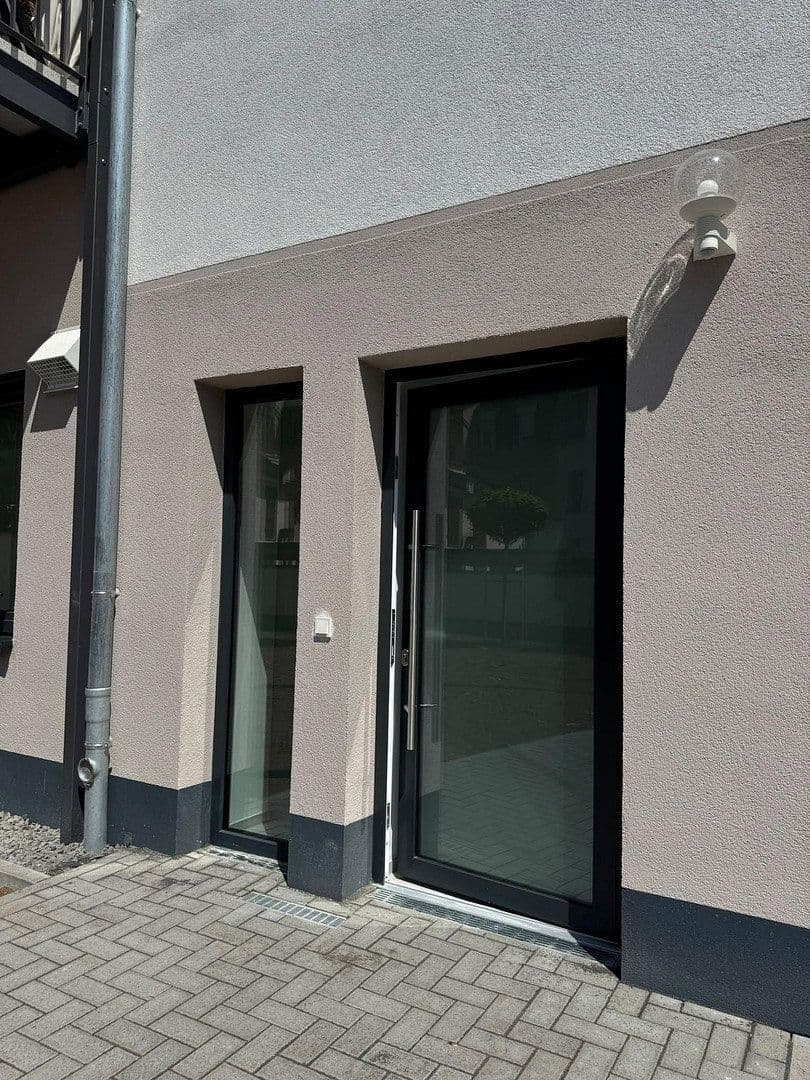 Prenájom bytu 3-izbový 121 m², Frankfurt am Main, Hesensko Prenájom bytu 3-izbový 121 m², Frankfurt am Main, Hesensko