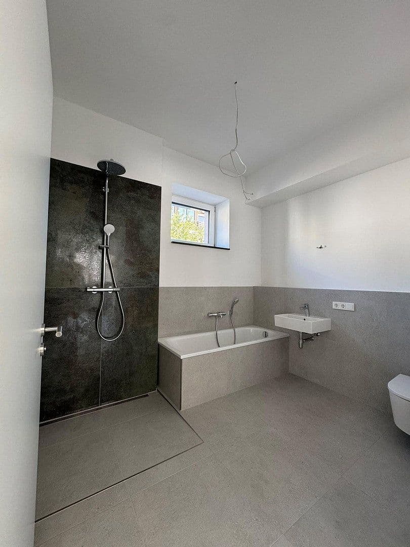 Prenájom bytu 3-izbový 121 m², Frankfurt am Main, Hesensko Prenájom bytu 3-izbový 121 m², Frankfurt am Main, Hesensko