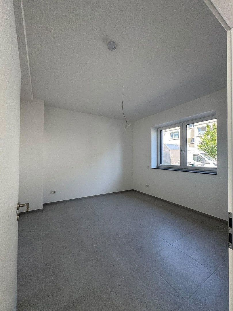 Prenájom bytu 3-izbový 121 m², Frankfurt am Main, Hesensko Prenájom bytu 3-izbový 121 m², Frankfurt am Main, Hesensko