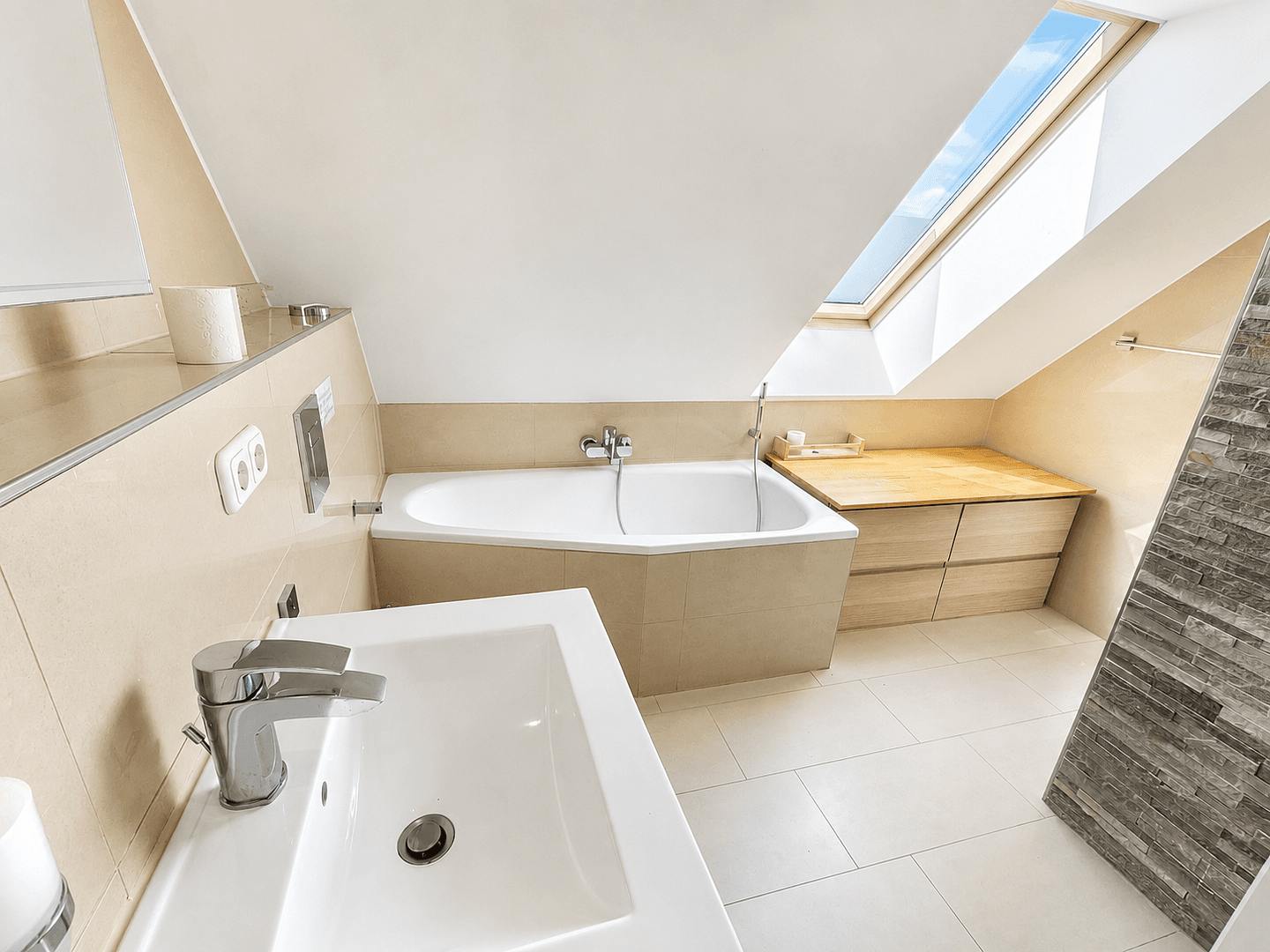 Prenájom bytu 4-izbový 137 m², Wönnichstraße 10, Berlin, Berlín Prenájom bytu 4-izbový 137 m², Wönnichstraße 10, Berlin, Berlín