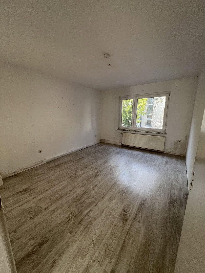 Prenájom bytu 5-izbový 115 m², Hochemmericher Str. 52, Duisburg, Severné Porýnie - Westfálsko Prenájom bytu 5-izbový 115 m², Hochemmericher Str. 52, Duisburg, Severné Porýnie - Westfálsko