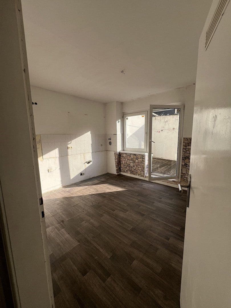 Prenájom bytu 5-izbový 115 m², Hochemmericher Str. 52, Duisburg, Severné Porýnie - Westfálsko Prenájom bytu 5-izbový 115 m², Hochemmericher Str. 52, Duisburg, Severné Porýnie - Westfálsko