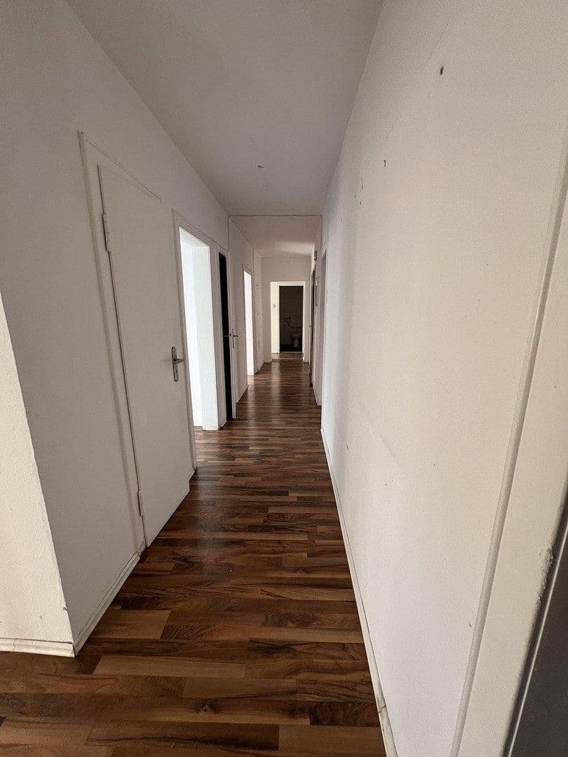 Prenájom bytu 5-izbový 115 m², Hochemmericher Str. 52, Duisburg, Severné Porýnie - Westfálsko Prenájom bytu 5-izbový 115 m², Hochemmericher Str. 52, Duisburg, Severné Porýnie - Westfálsko