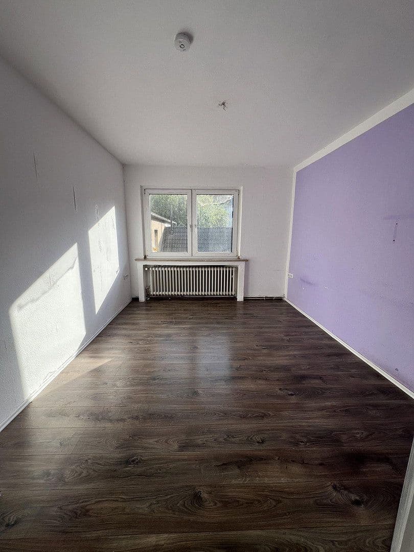 Prenájom bytu 5-izbový 115 m², Hochemmericher Str. 52, Duisburg, Severné Porýnie - Westfálsko Prenájom bytu 5-izbový 115 m², Hochemmericher Str. 52, Duisburg, Severné Porýnie - Westfálsko