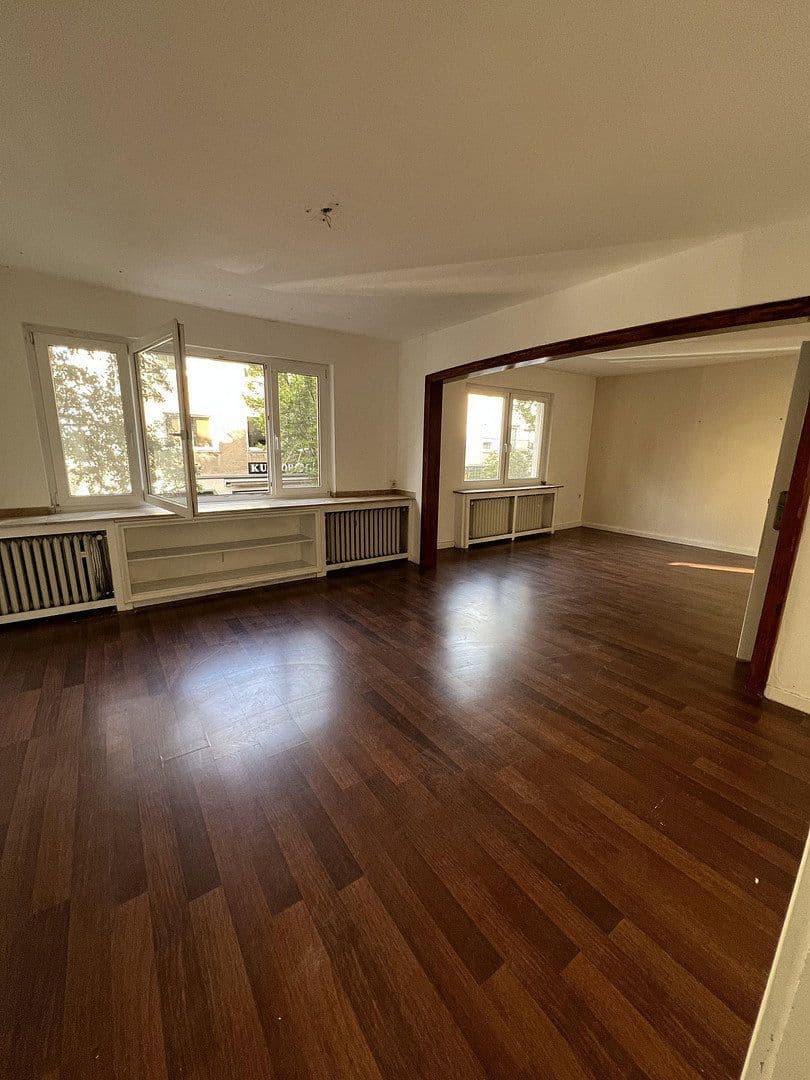 Prenájom bytu 5-izbový 115 m², Hochemmericher Str. 52, Duisburg, Severné Porýnie - Westfálsko Prenájom bytu 5-izbový 115 m², Hochemmericher Str. 52, Duisburg, Severné Porýnie - Westfálsko