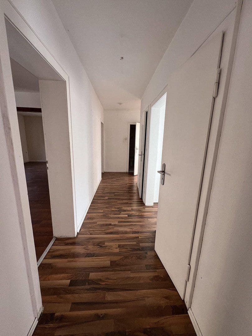 Prenájom bytu 5-izbový 115 m², Hochemmericher Str. 52, Duisburg, Severné Porýnie - Westfálsko Prenájom bytu 5-izbový 115 m², Hochemmericher Str. 52, Duisburg, Severné Porýnie - Westfálsko