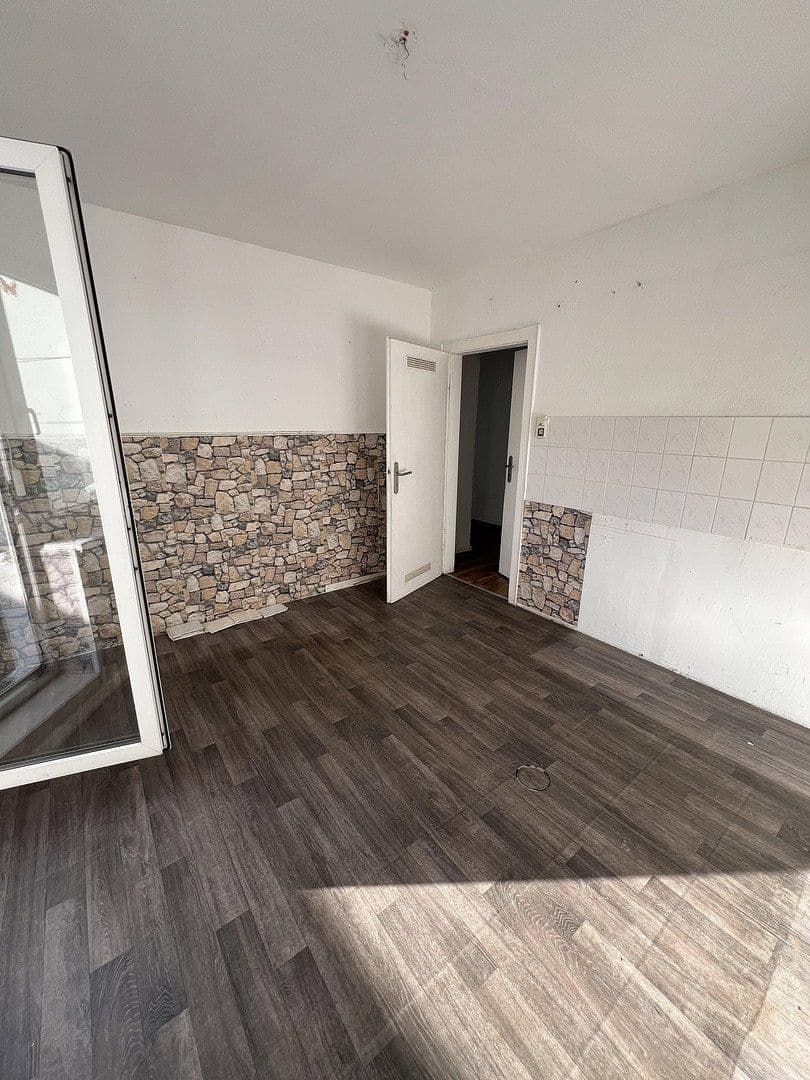 Prenájom bytu 5-izbový 115 m², Hochemmericher Str. 52, Duisburg, Severné Porýnie - Westfálsko Prenájom bytu 5-izbový 115 m², Hochemmericher Str. 52, Duisburg, Severné Porýnie - Westfálsko