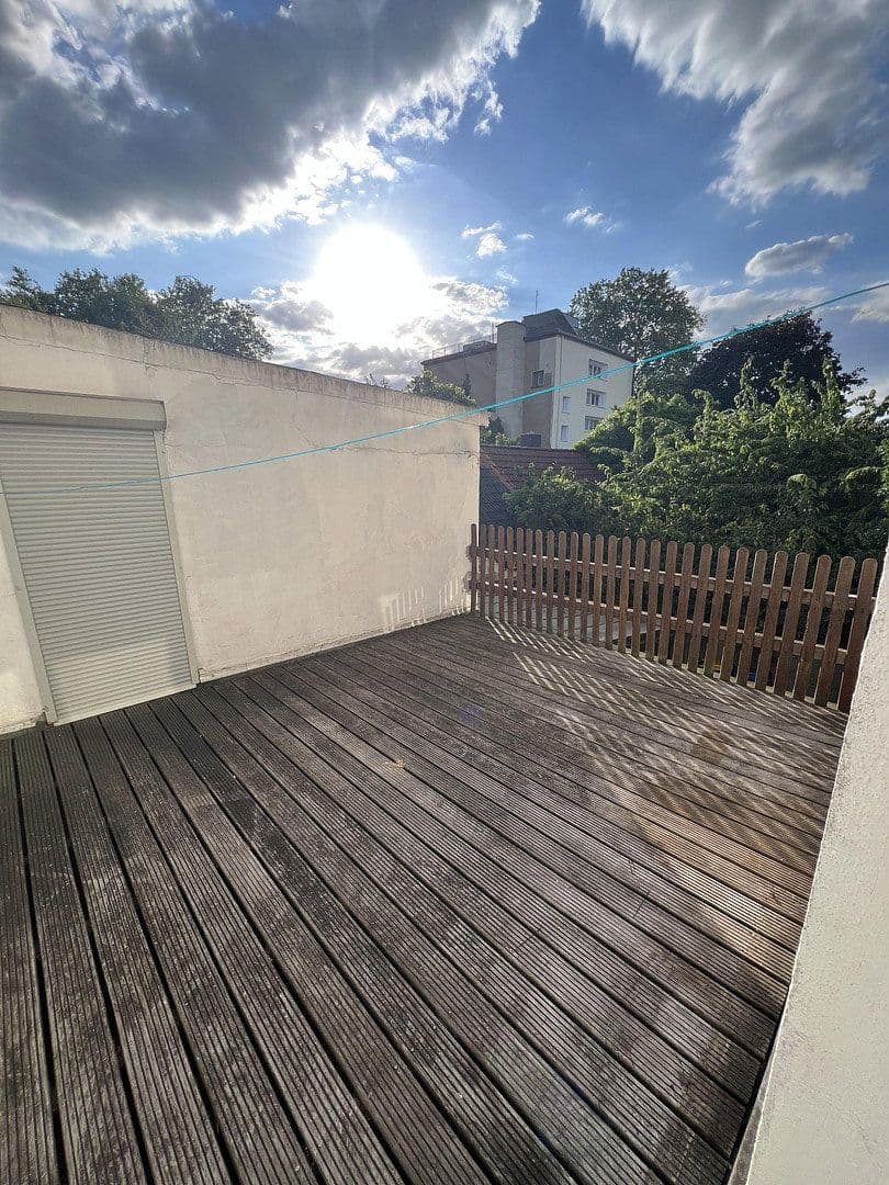Prenájom bytu 5-izbový 115 m², Hochemmericher Str. 52, Duisburg, Severné Porýnie - Westfálsko Prenájom bytu 5-izbový 115 m², Hochemmericher Str. 52, Duisburg, Severné Porýnie - Westfálsko
