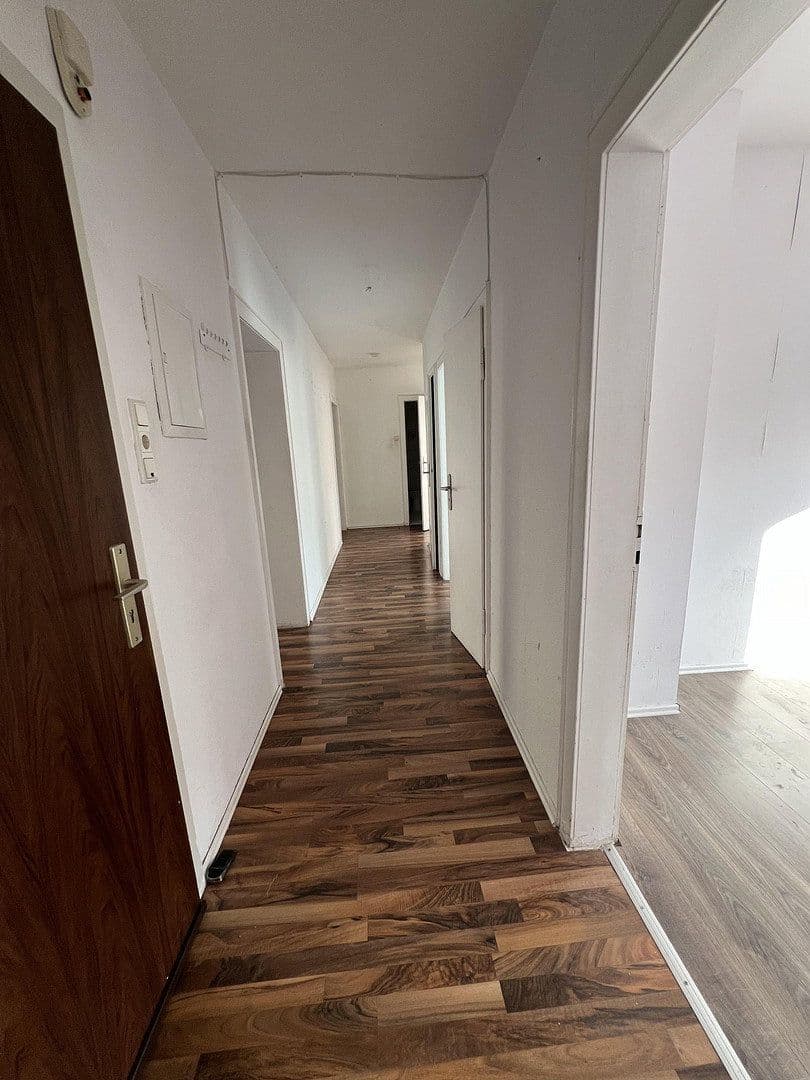 Prenájom bytu 5-izbový 115 m², Hochemmericher Str. 52, Duisburg, Severné Porýnie - Westfálsko Prenájom bytu 5-izbový 115 m², Hochemmericher Str. 52, Duisburg, Severné Porýnie - Westfálsko