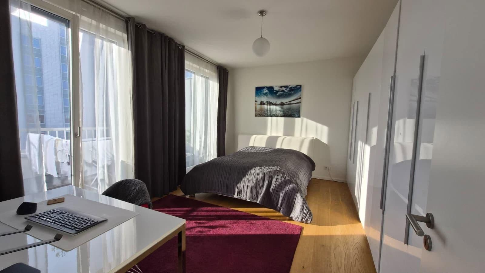 Prenájom bytu 3-izbový 110 m², Genthiner Straße 44, Berlin, Berlín Prenájom bytu 3-izbový 110 m², Genthiner Straße 44, Berlin, Berlín