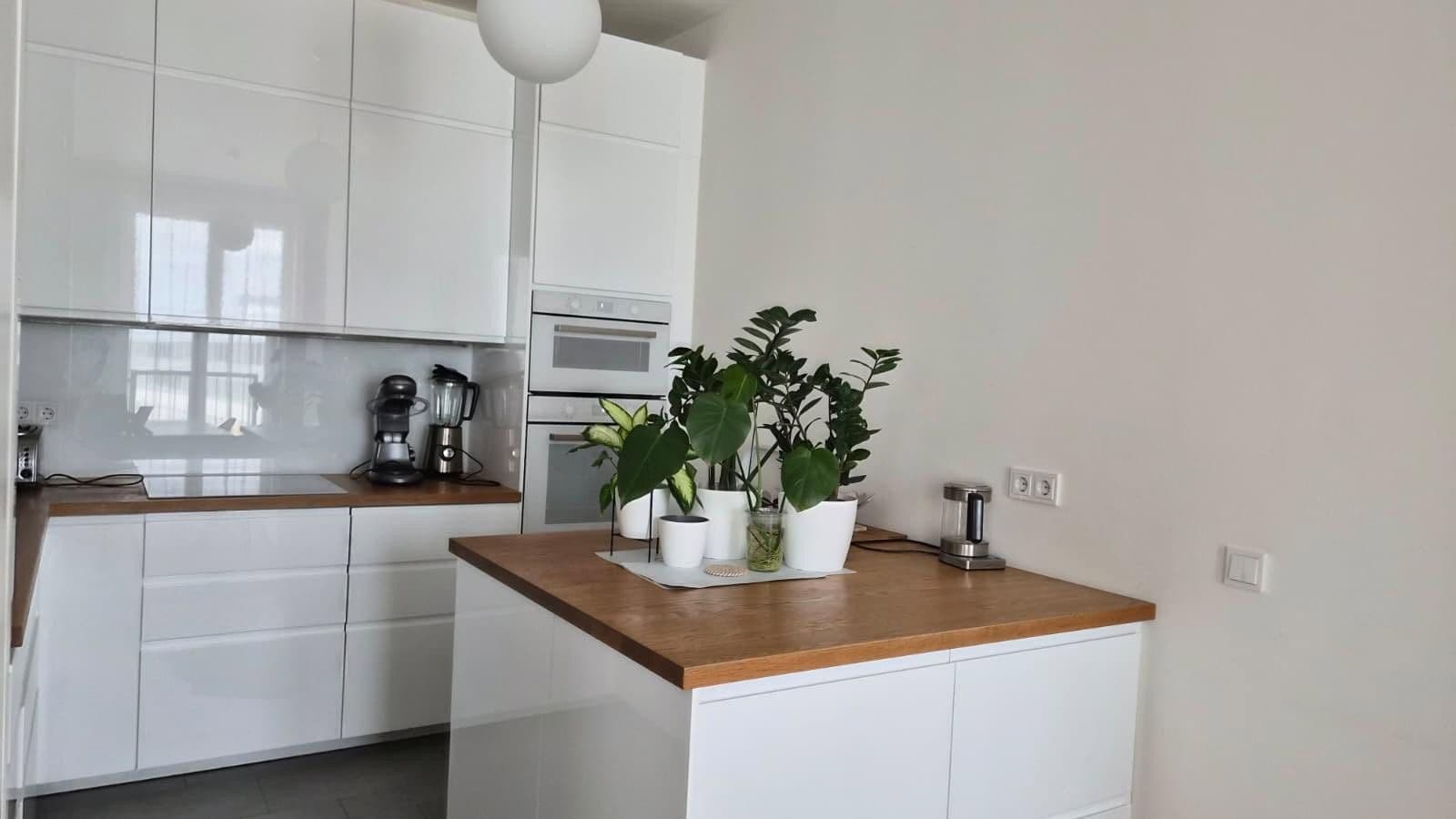 Prenájom bytu 3-izbový 110 m², Genthiner Straße 44, Berlin, Berlín Prenájom bytu 3-izbový 110 m², Genthiner Straße 44, Berlin, Berlín