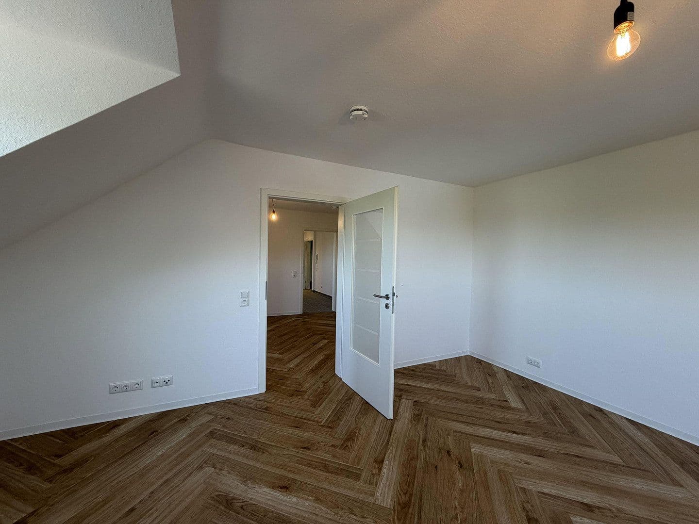 Prenájom bytu 2-izbový 60 m², Kaiserallee 31, Karlsruhe, Bádensko-Wurttembersko Prenájom bytu 2-izbový 60 m², Kaiserallee 31, Karlsruhe, Bádensko-Wurttembersko