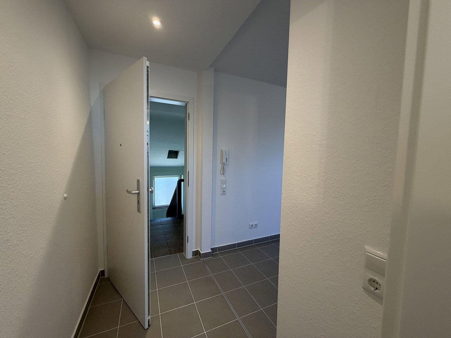 Prenájom bytu 2-izbový 60 m², Kaiserallee 31, Karlsruhe, Bádensko-Wurttembersko Prenájom bytu 2-izbový 60 m², Kaiserallee 31, Karlsruhe, Bádensko-Wurttembersko