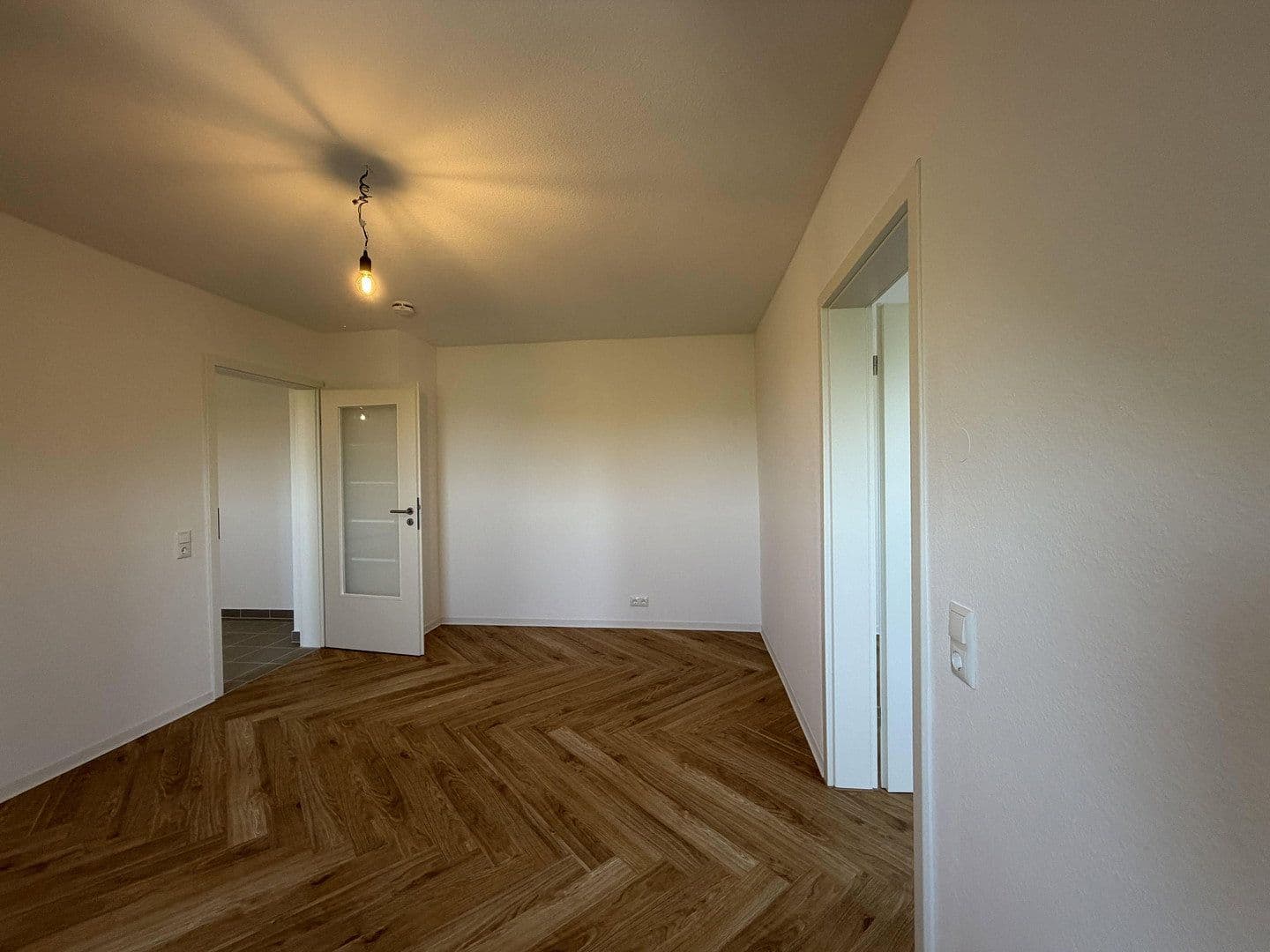 Prenájom bytu 2-izbový 60 m², Kaiserallee 31, Karlsruhe, Bádensko-Wurttembersko Prenájom bytu 2-izbový 60 m², Kaiserallee 31, Karlsruhe, Bádensko-Wurttembersko