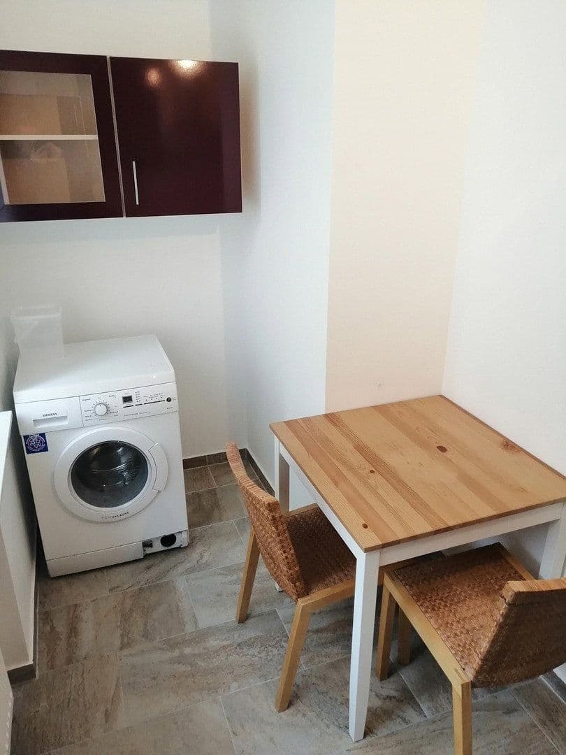 Prenájom bytu 1-izbový 34 m², Frankfurt am Main, Hesensko Prenájom bytu 1-izbový 34 m², Frankfurt am Main, Hesensko