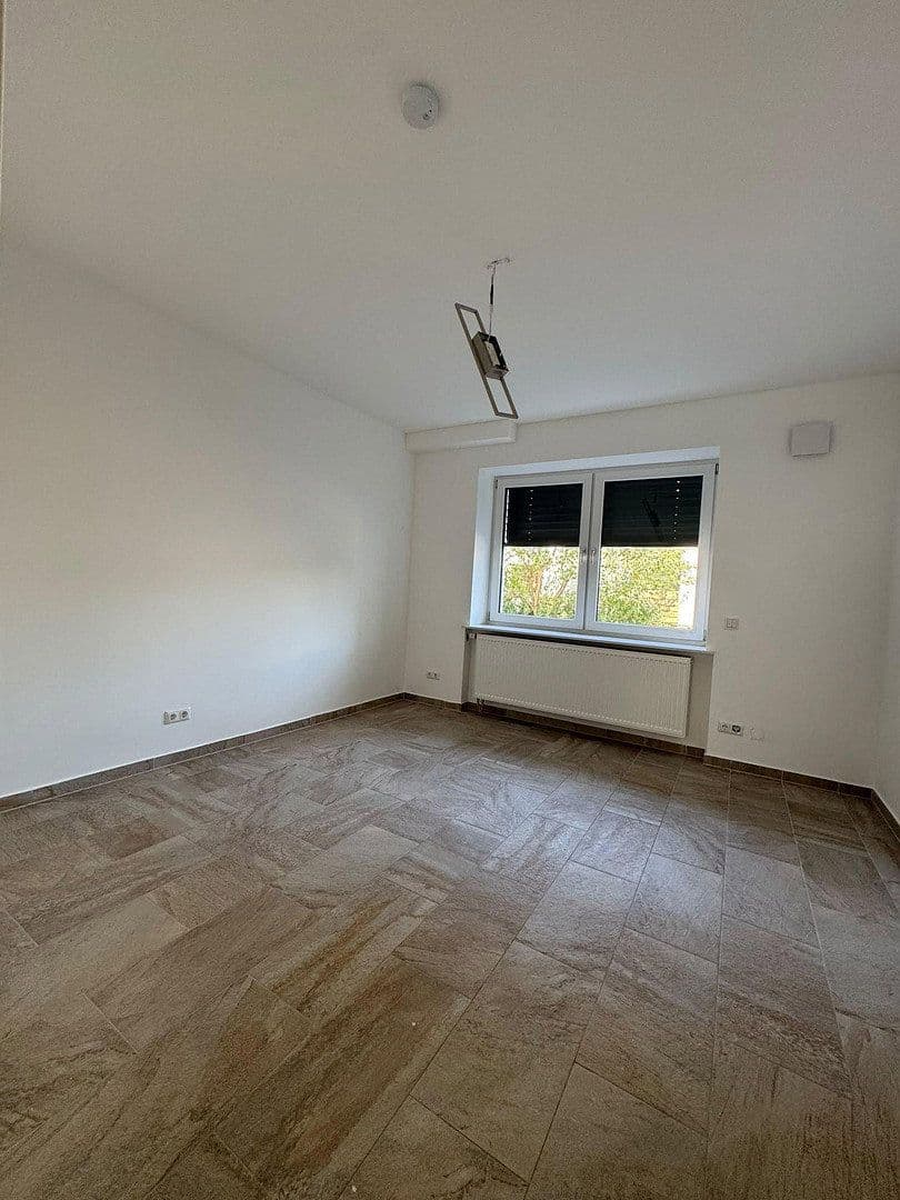Prenájom bytu 1-izbový 34 m², Frankfurt am Main, Hesensko Prenájom bytu 1-izbový 34 m², Frankfurt am Main, Hesensko