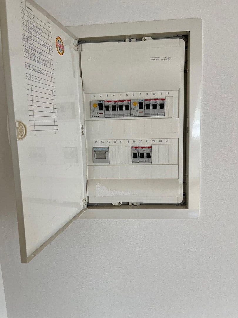 Predaj domu 440 m², pozemok 859 m², Bunnenbergstrasse 7, Garbsen, Dolné Sasko Predaj domu 440 m², pozemok 859 m², Bunnenbergstrasse 7, Garbsen, Dolné Sasko