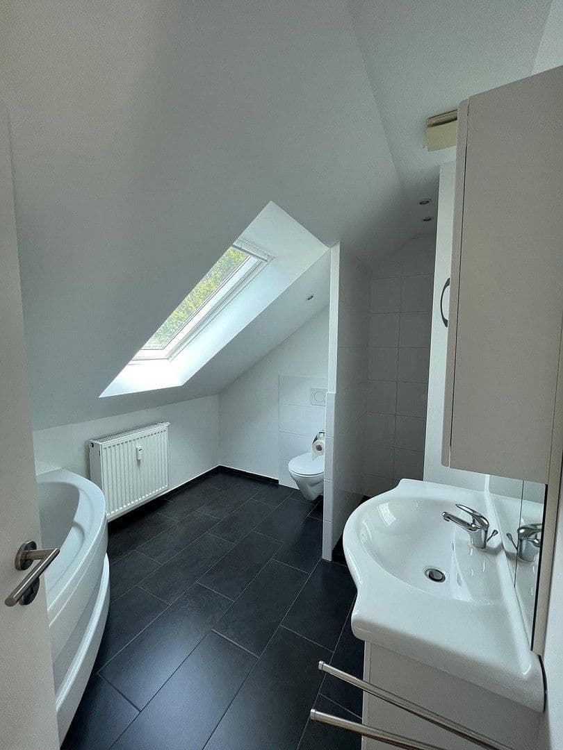 Predaj domu 440 m², pozemok 859 m², Bunnenbergstrasse 7, Garbsen, Dolné Sasko Predaj domu 440 m², pozemok 859 m², Bunnenbergstrasse 7, Garbsen, Dolné Sasko