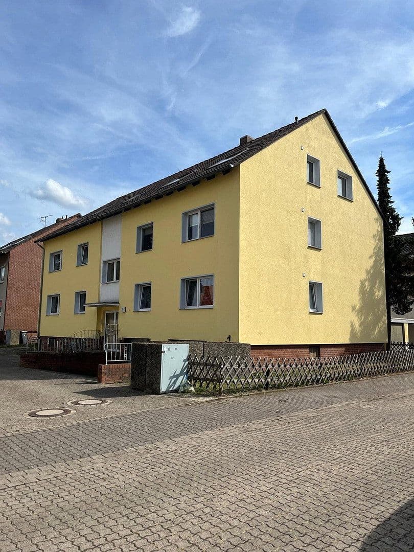 Predaj domu 440 m², pozemok 859 m², Bunnenbergstrasse 7, Garbsen, Dolné Sasko Predaj domu 440 m², pozemok 859 m², Bunnenbergstrasse 7, Garbsen, Dolné Sasko