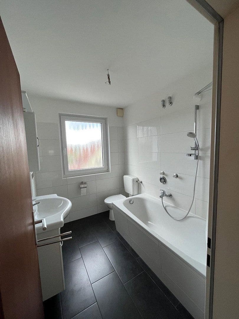 Predaj domu 440 m², pozemok 859 m², Bunnenbergstrasse 7, Garbsen, Dolné Sasko Predaj domu 440 m², pozemok 859 m², Bunnenbergstrasse 7, Garbsen, Dolné Sasko