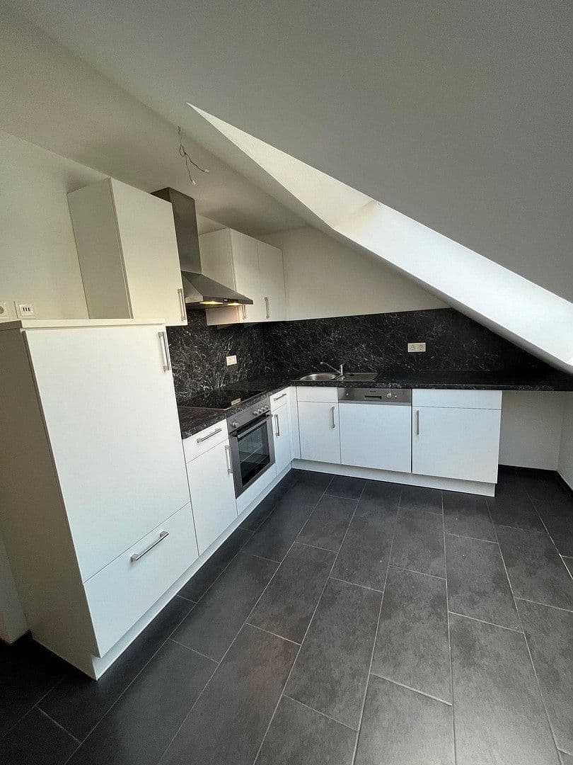Predaj domu 440 m², pozemok 859 m², Bunnenbergstrasse 7, Garbsen, Dolné Sasko Predaj domu 440 m², pozemok 859 m², Bunnenbergstrasse 7, Garbsen, Dolné Sasko