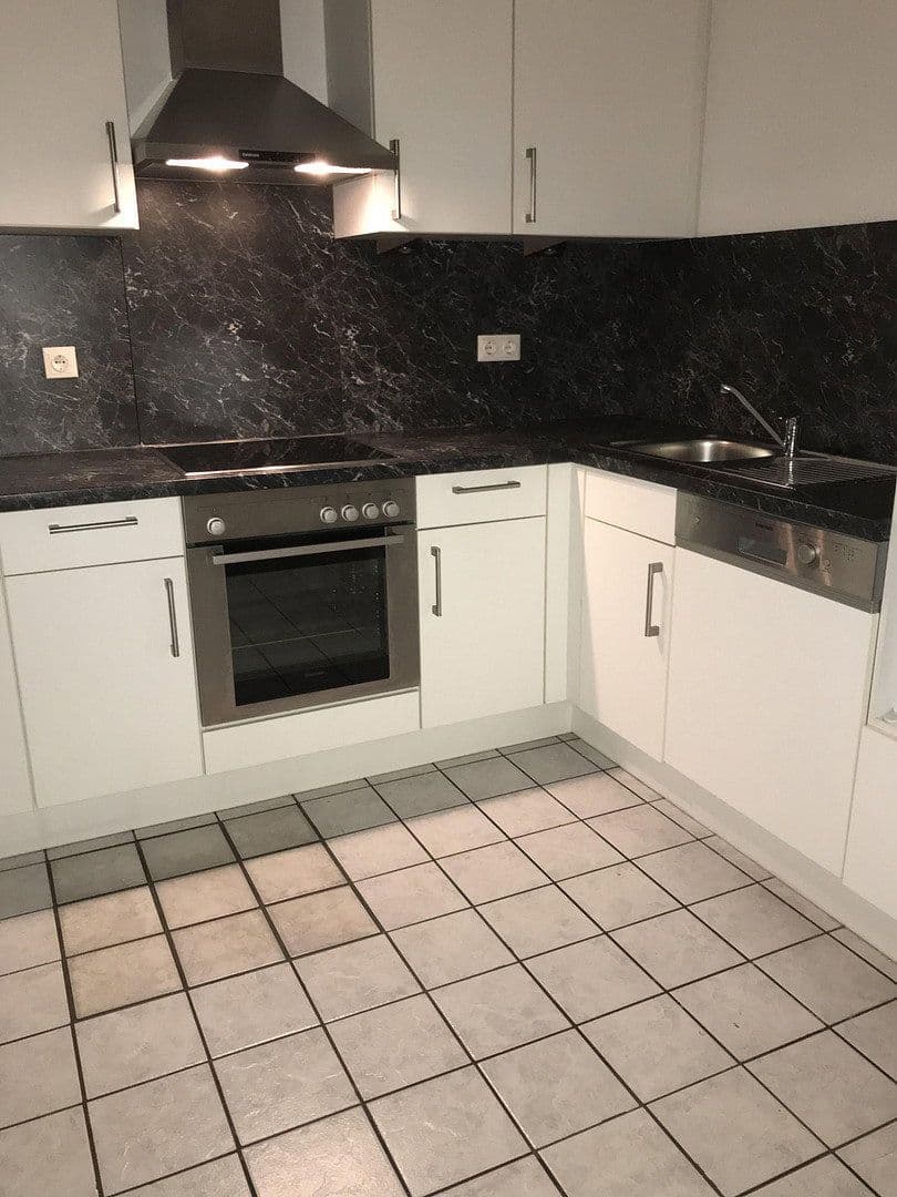 Predaj domu 440 m², pozemok 859 m², Bunnenbergstrasse 7, Garbsen, Dolné Sasko Predaj domu 440 m², pozemok 859 m², Bunnenbergstrasse 7, Garbsen, Dolné Sasko