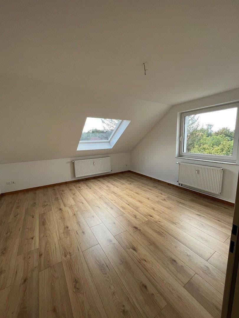 Predaj domu 440 m², pozemok 859 m², Bunnenbergstrasse 7, Garbsen, Dolné Sasko Predaj domu 440 m², pozemok 859 m², Bunnenbergstrasse 7, Garbsen, Dolné Sasko