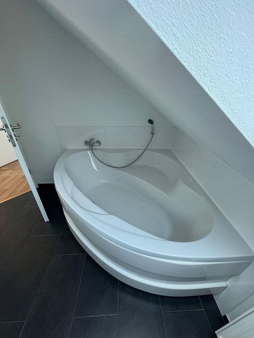 Predaj domu 440 m², pozemok 859 m², Bunnenbergstrasse 7, Garbsen, Dolné Sasko Predaj domu 440 m², pozemok 859 m², Bunnenbergstrasse 7, Garbsen, Dolné Sasko