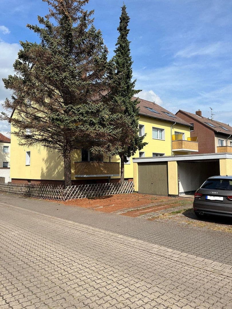 Predaj domu 440 m², pozemok 859 m², Bunnenbergstrasse 7, Garbsen, Dolné Sasko Predaj domu 440 m², pozemok 859 m², Bunnenbergstrasse 7, Garbsen, Dolné Sasko