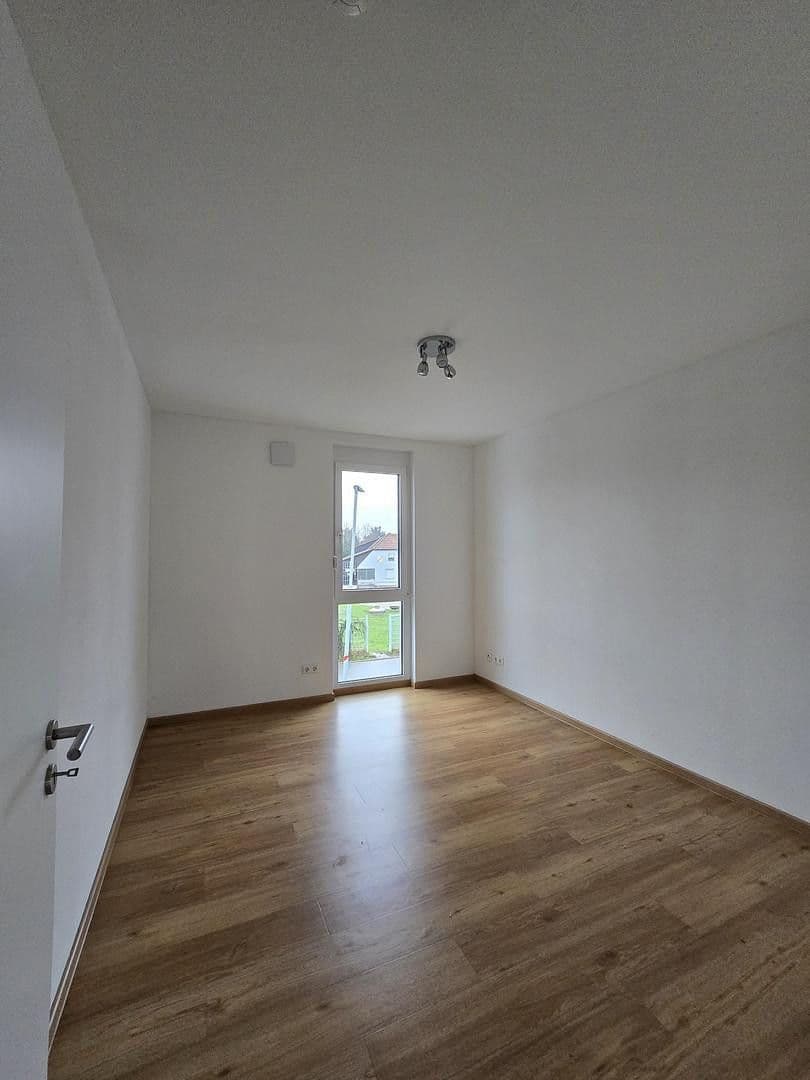 Prenájom bytu 4-izbový 95 m², Steinertsaustraße 19, Kehl, Bádensko-Wurttembersko Prenájom bytu 4-izbový 95 m², Steinertsaustraße 19, Kehl, Bádensko-Wurttembersko